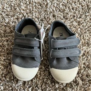 Zara Gray NWT Velcro Unisex V’guc Shoes Infant 5.5
